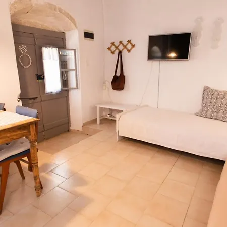 Schefflera Apt, Cretan Traditional House Kouses