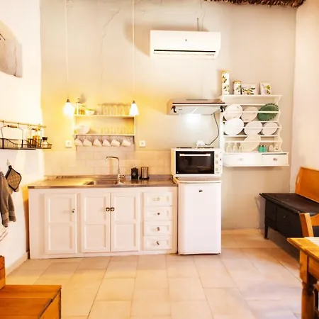 Schefflera Apt, Cretan Traditional House *