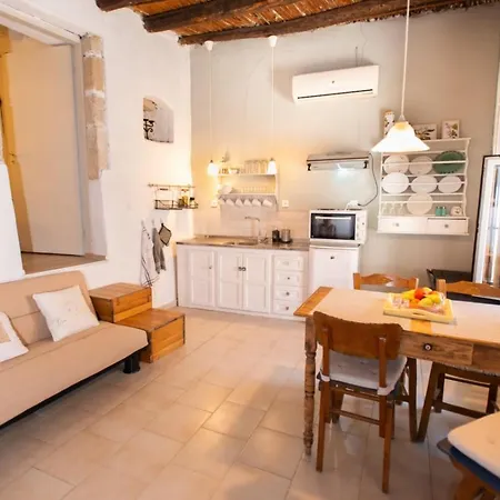 Schefflera Apt, Cretan Traditional House * Kouses